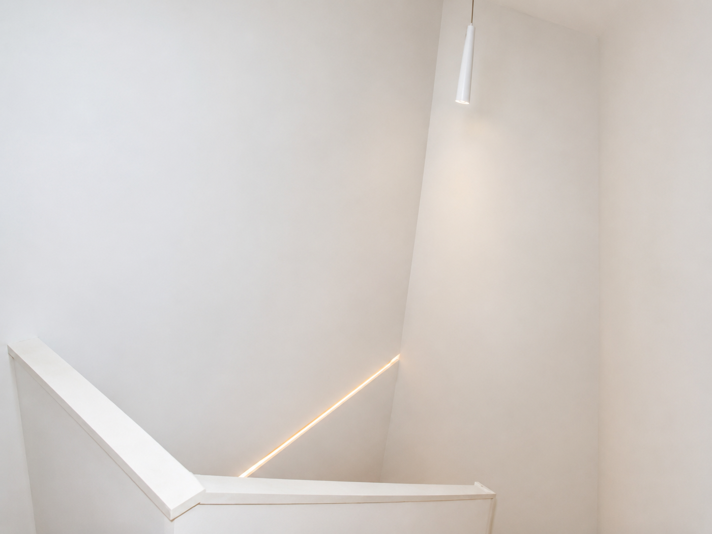 Detalhe da iluminação LED da escada interior