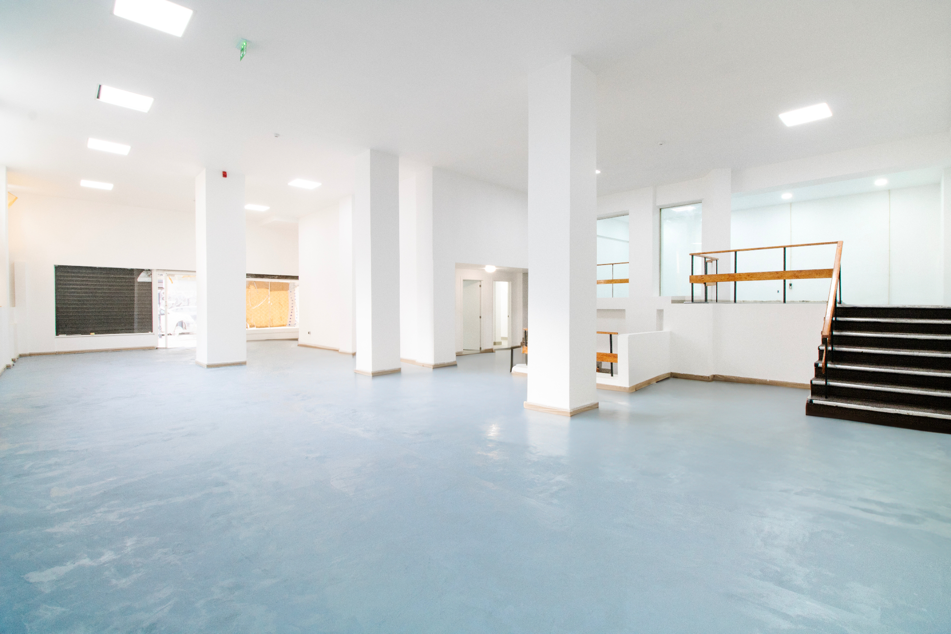 Espaço comercial na Av. Almirante Reis – 900 m² em Localização Estratégica